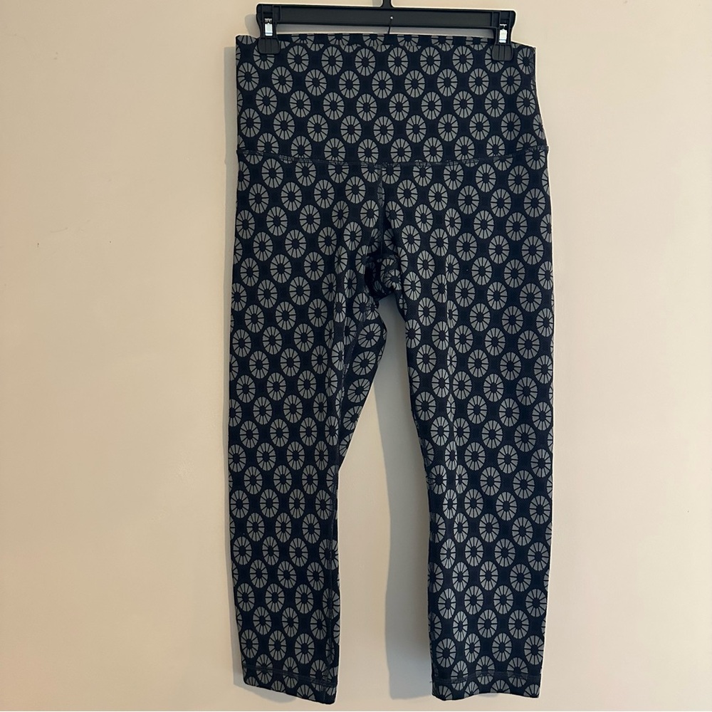Lulu Lemon Athletic Capri Black and Gray Patterned Leggings